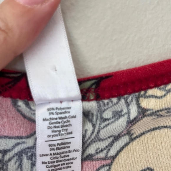 LuLaRoe Sz XS Oversized Classic Long Shirt Red Floral Stretch Top Scoop Neck - Picture 5 of 5